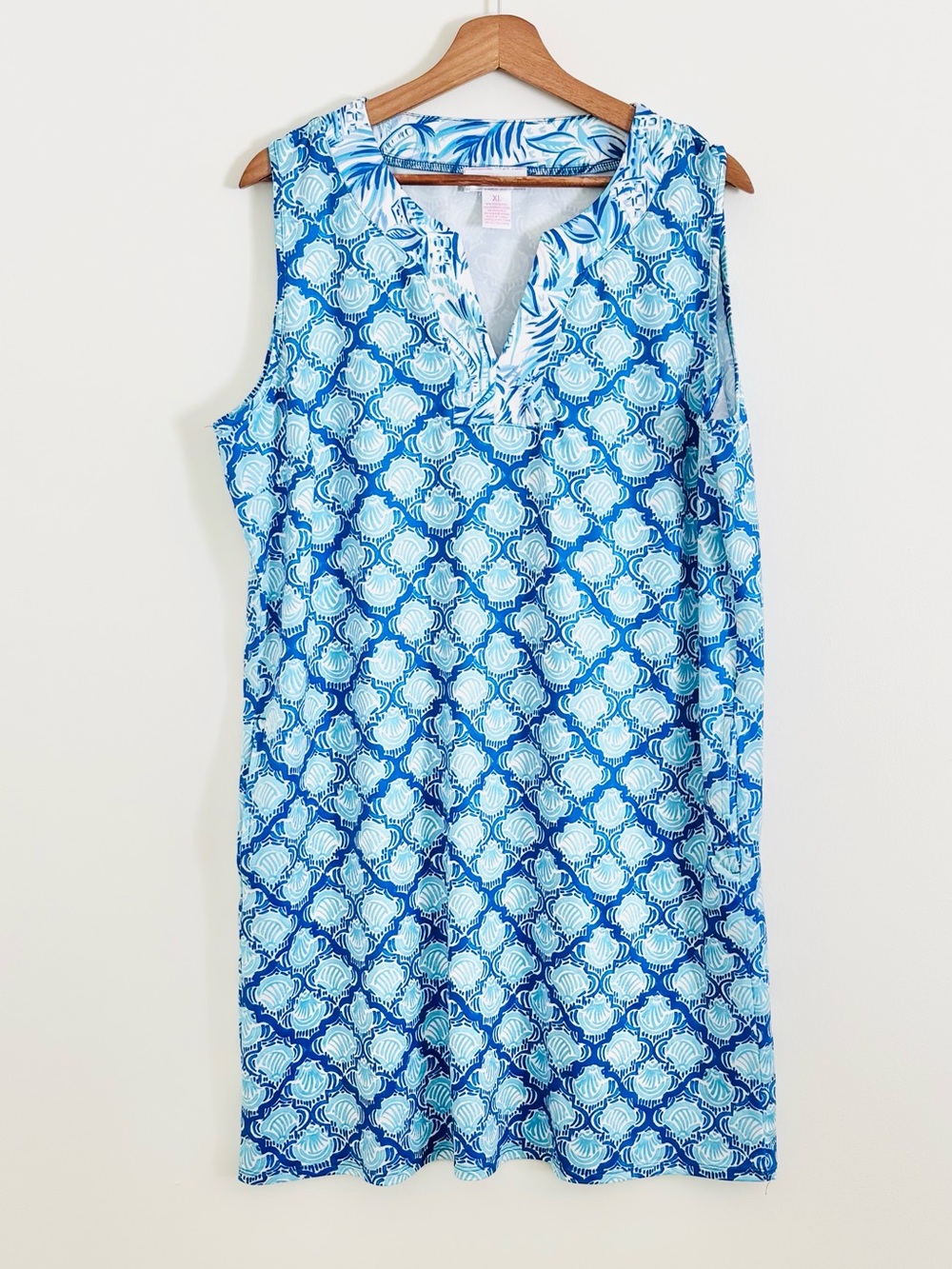 Stella Parker Sleeveless Shift Dress in Blue Shell Print